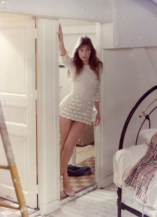 Curating Your Aesthetic: Outfits, Feeds, and Feeling Like You